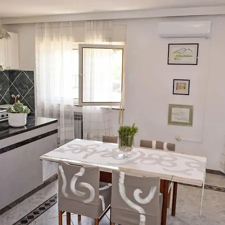 Kitica By Interhome Trogir